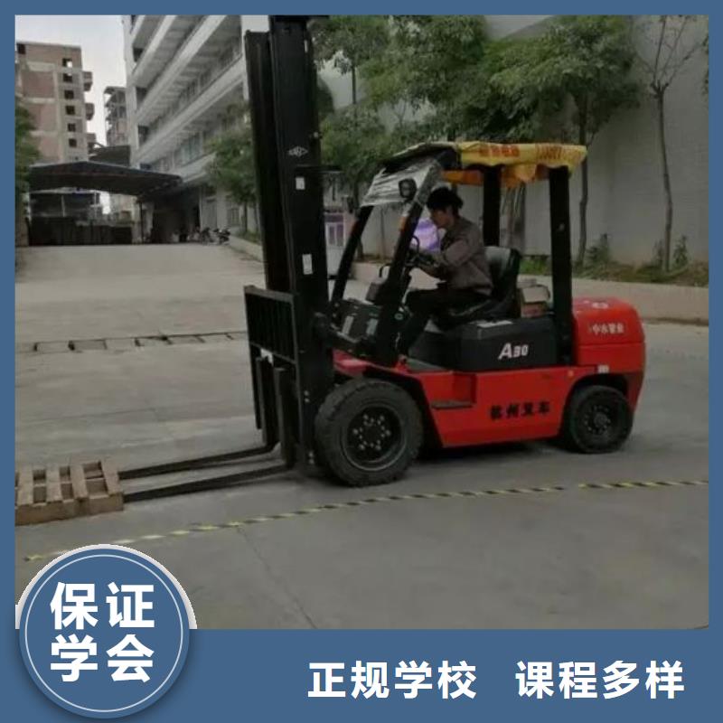 叉车培训课程虎振技工学校校企共建理论+实操