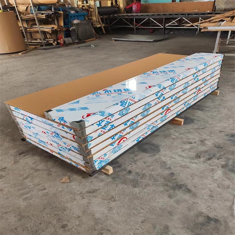 带脚踏铅门现货质量好