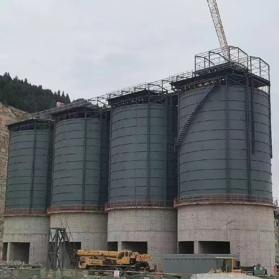 库存充足的大型钢板仓基地