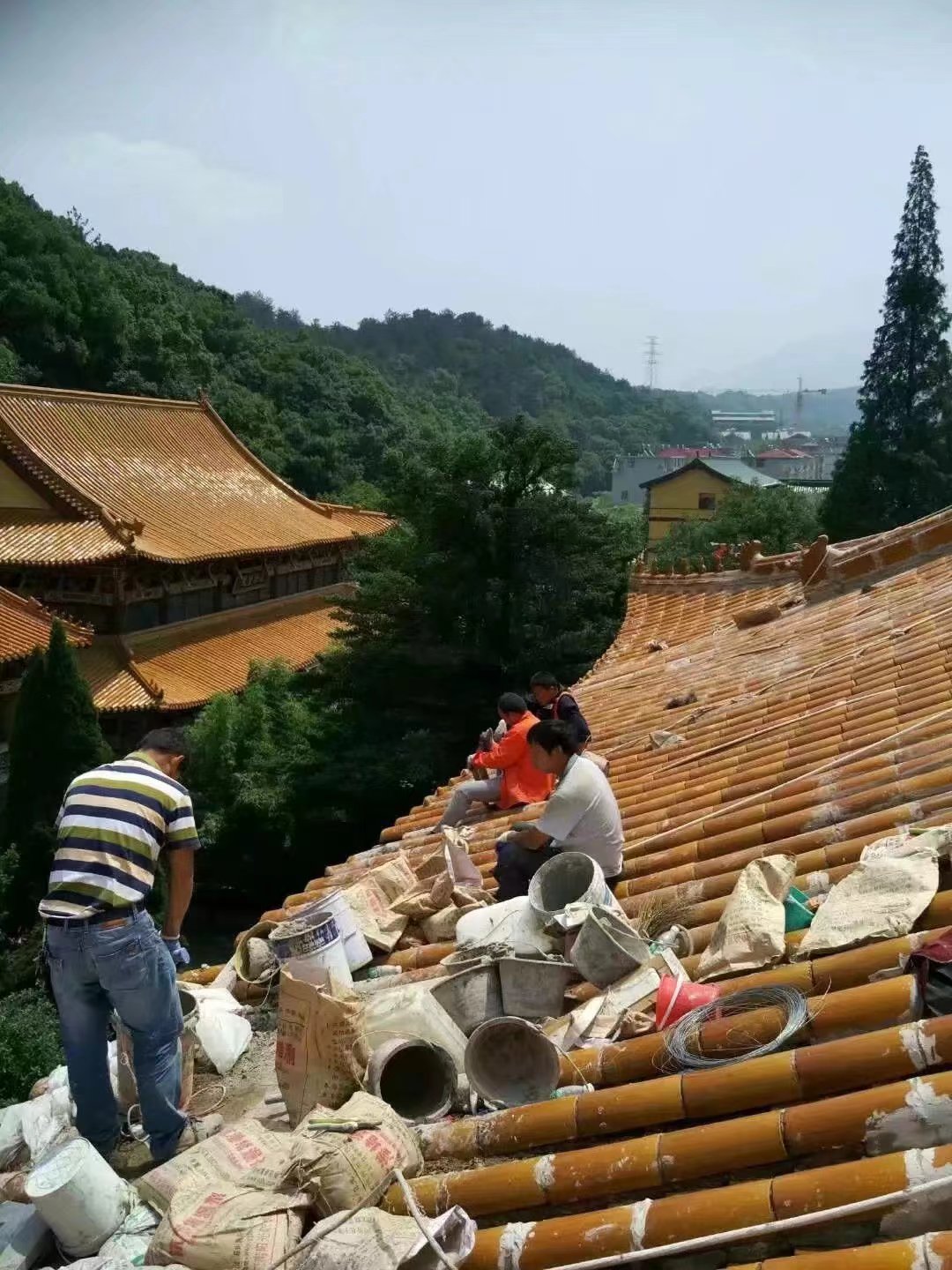 金属屋面防水生态沙土抑尘剂用心制作