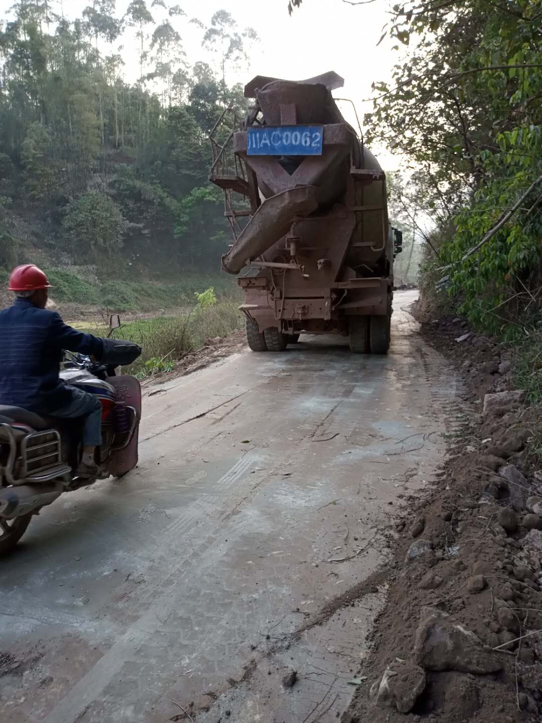 场地硬化固化淤泥就地固化剂多图